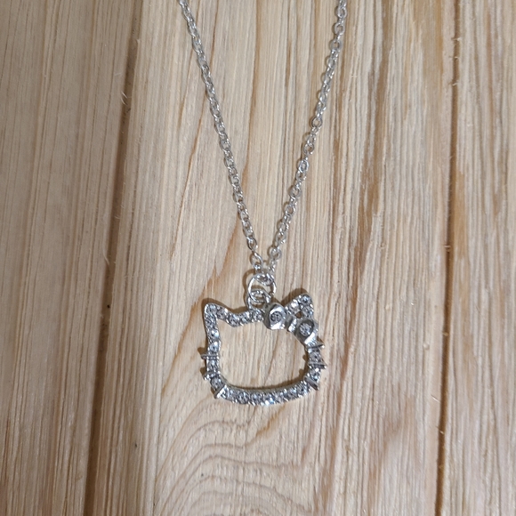 ππNEWππPRECIOUS!! HELLO KITTY NECKLACE in SILVER ππ - Picture 7 of 9